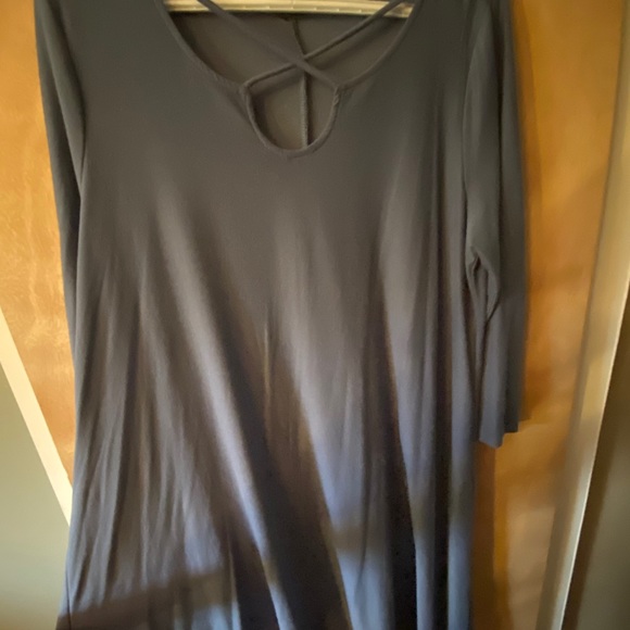 Dresses - Picture 4 of 13